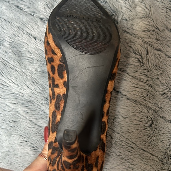 Anne Klein cheetah pumps - Picture 5 of 6